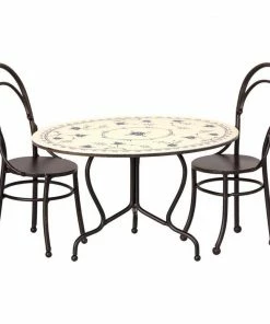 Maileg Set Tavolo Bianco Fiorato E Sedie Micro Nere