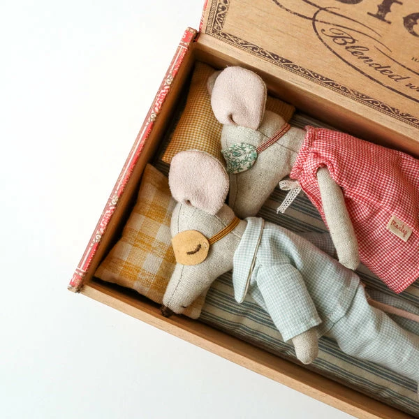 Maileg Mum & Dad Mice In Cigarbox Toy