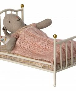 Maileg Vintage Bed Mouse Off White