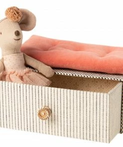 Maileg Dance Mouse on Daybed
