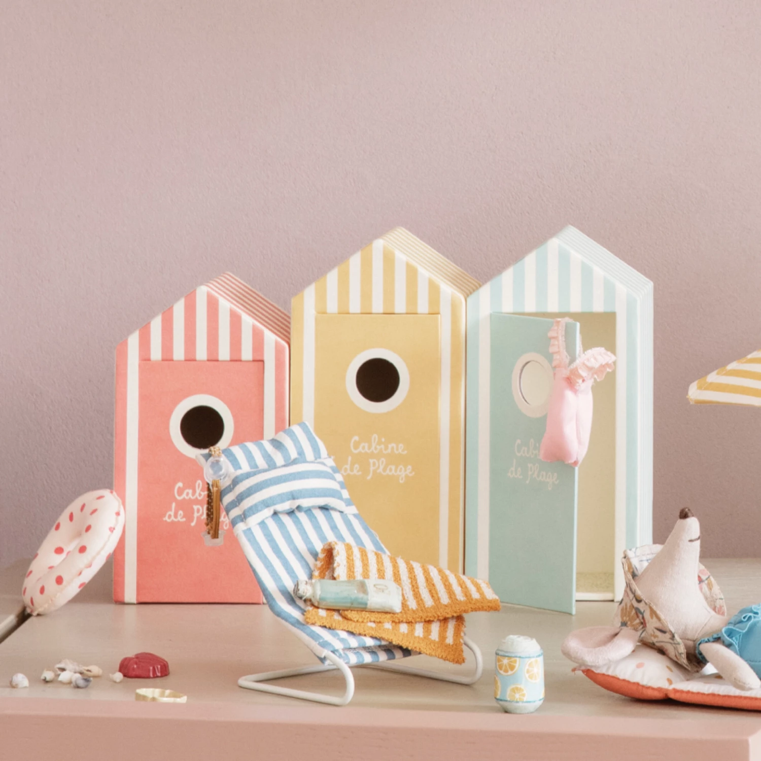 Maileg Beach Mice Little Sister in Cabin de Plage