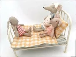 Maileg Vintage Bed Teddy Junior