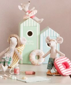 Maileg Beach Mice Little Brother in Cabin de Plage