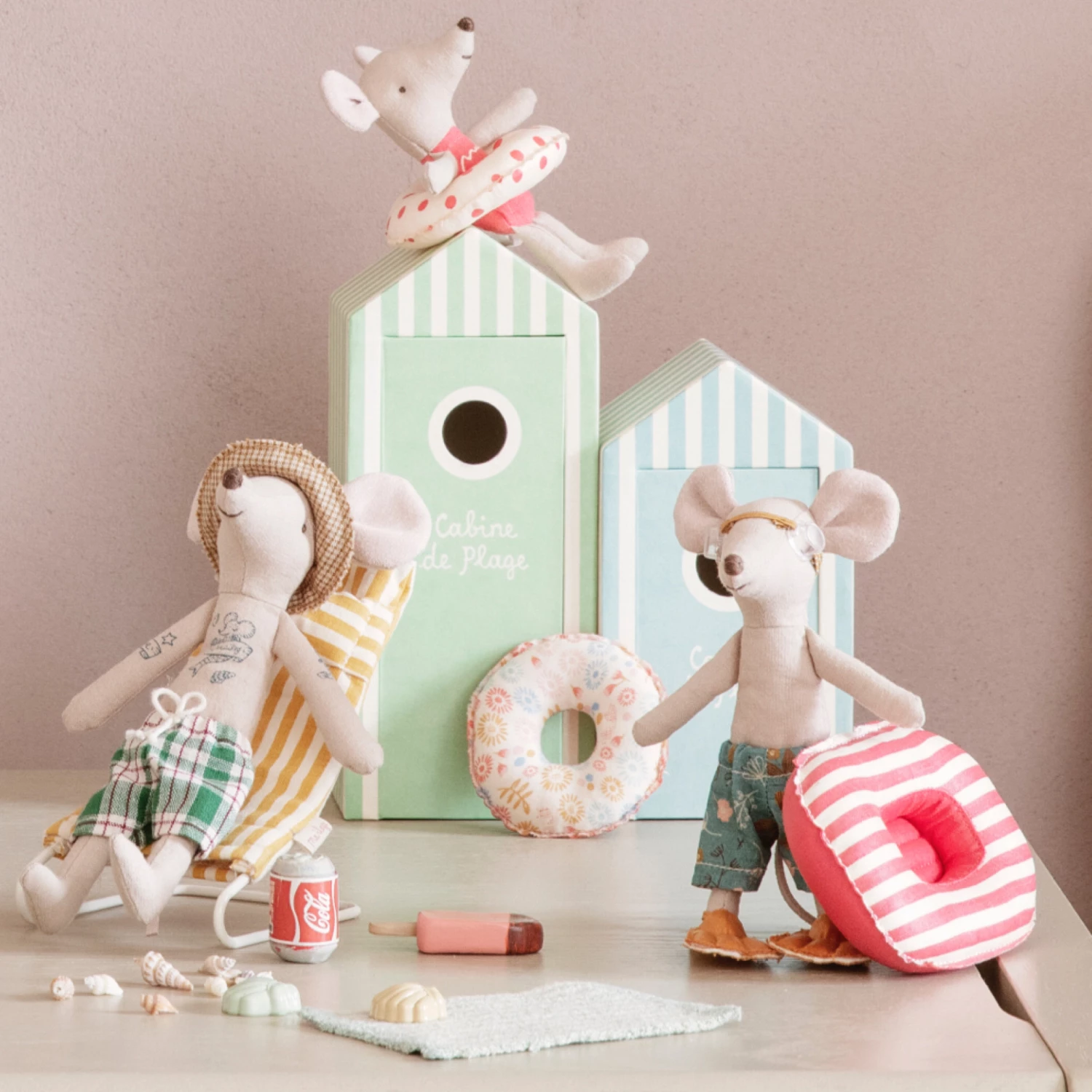 Maileg Beach Mice Little Sister in Cabin de Plage